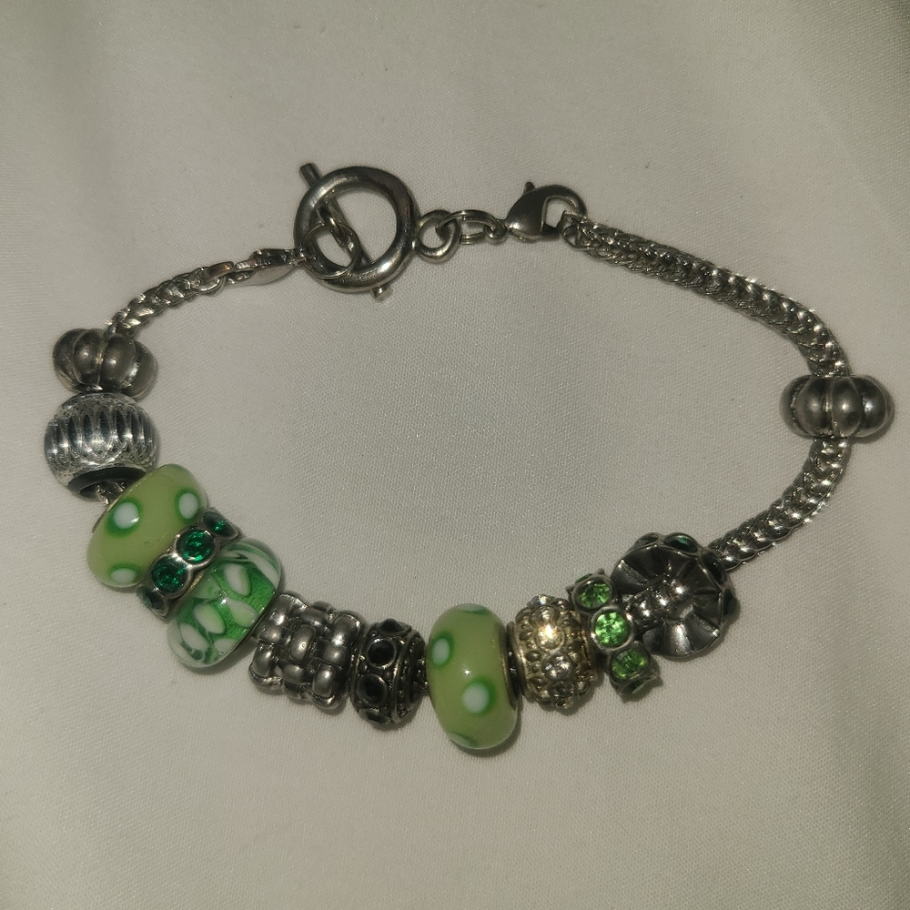 Pandora-style toggle bracelet with 12 beads
